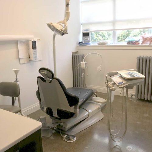 Dentist Chair In Eglinton West